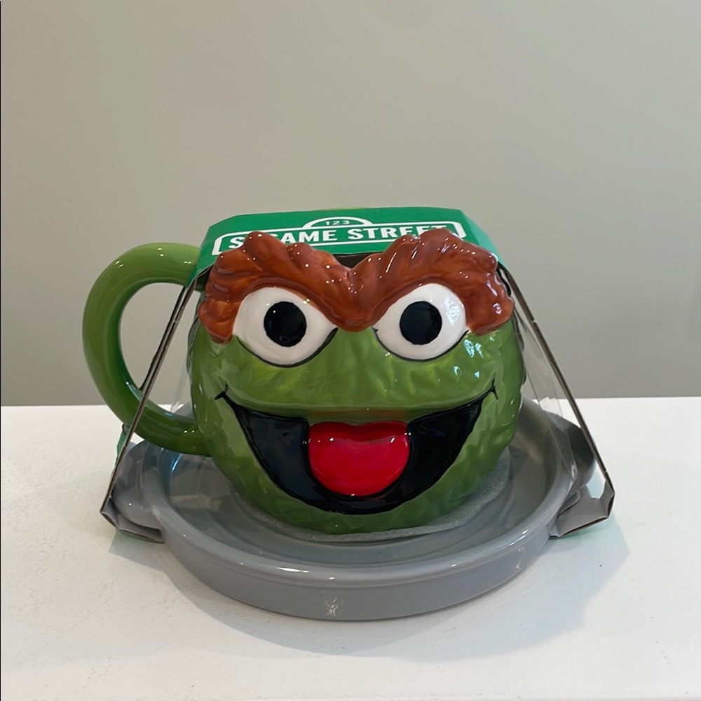 New Sesame Street Oscar the Grouch  Ceramic Mug and Cookie Plate Set